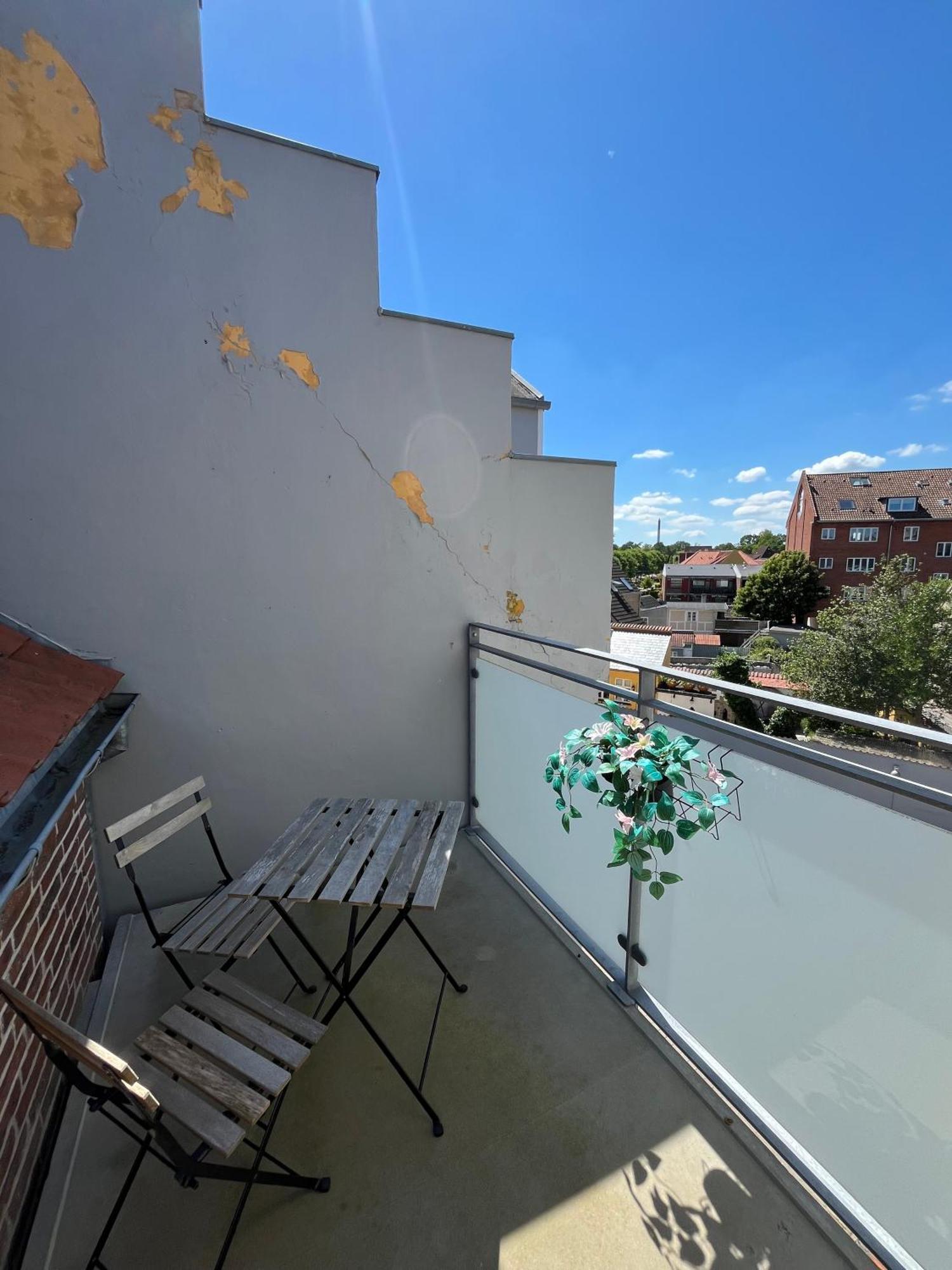 Central Lejlighed I Odense C Apartment Bagian luar foto